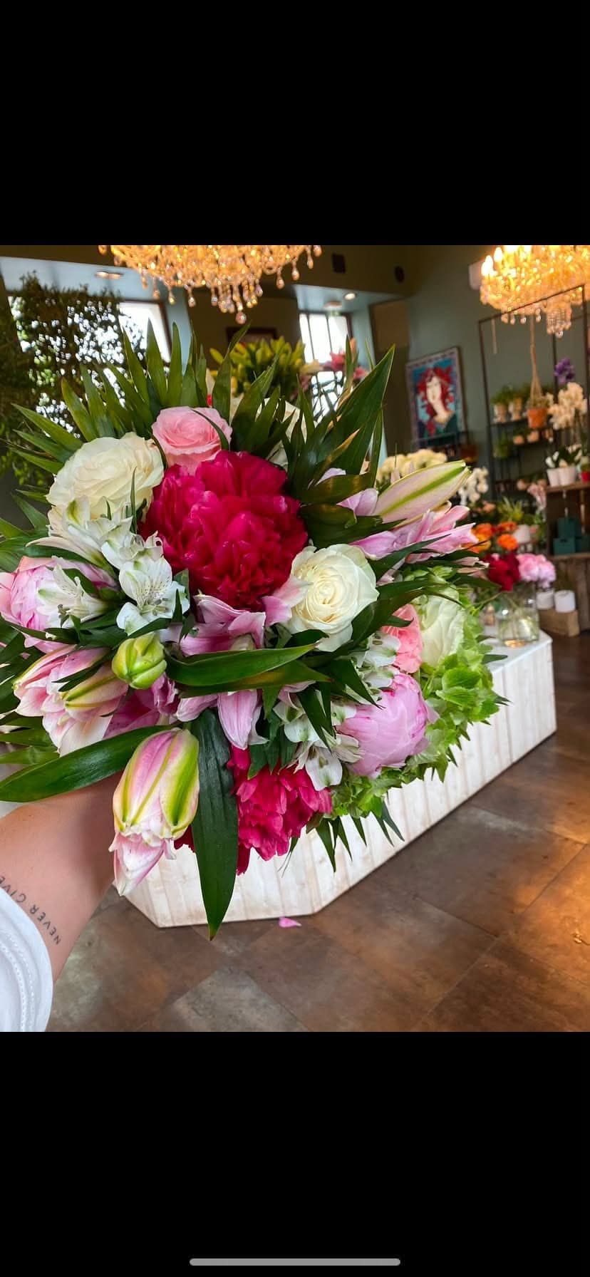Pivoines fuchsia & lys roses